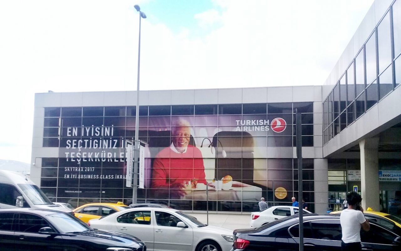 Araç Giydirme: Aracınızı Gezdiren Reklam Panosuna Nasıl Dönüştürürsünüz?
